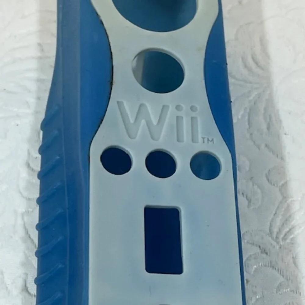 Nintendo Wii Remote Silicone Controller Sleeve Cover -Blue